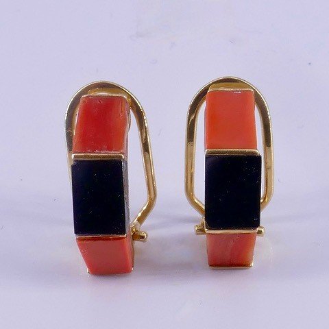 70s Coral Onyx Ear Clips