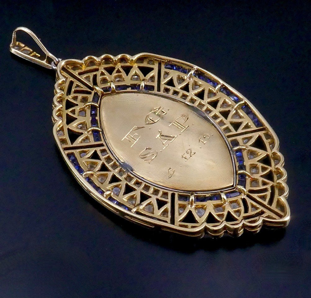 Pendentif à Sujet Religieux en Mandorle, Platine Or Diamants Et Saphirs verneuil-photo-4