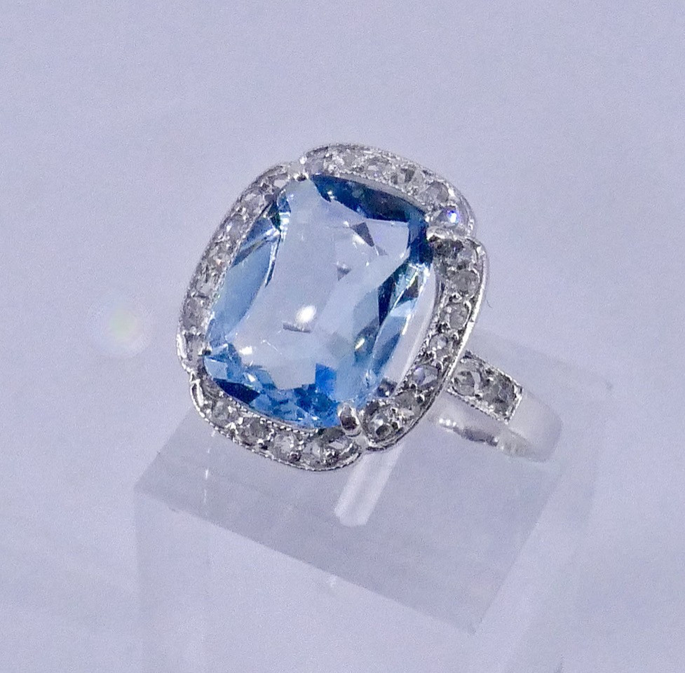 Art Deco Ring With Aquamarine And Diamonds -photo-1