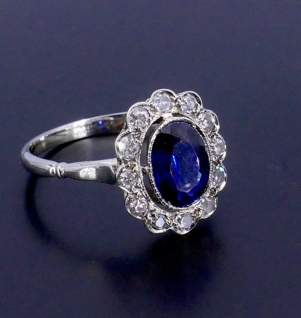 1930s Pompadour Ring With Sapphire, Verneuil, And Diamonds -photo-2