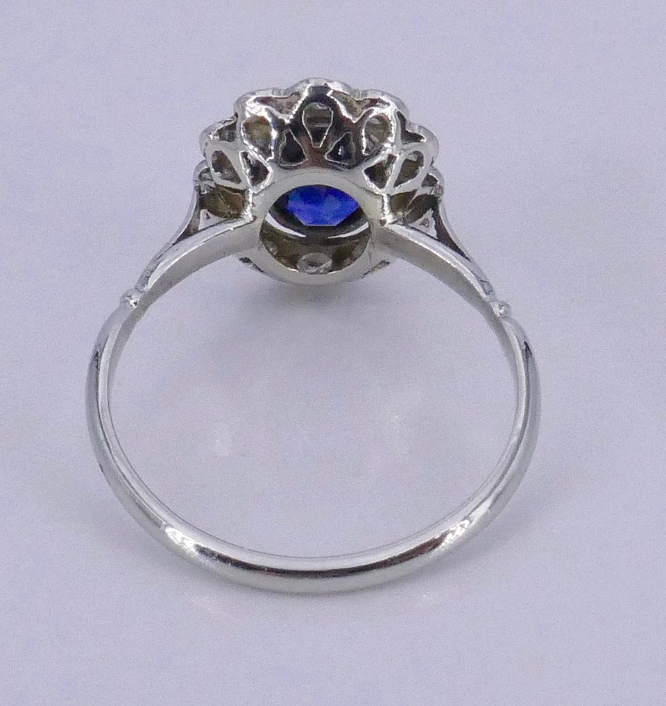 1930s Pompadour Ring With Sapphire, Verneuil, And Diamonds -photo-4