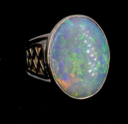 Bague opale or jaune 1950/60