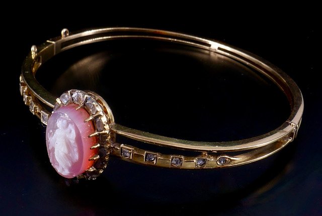 19th-century Gold Cameo Bracelet Depicting Diana The Huntress -photo-3