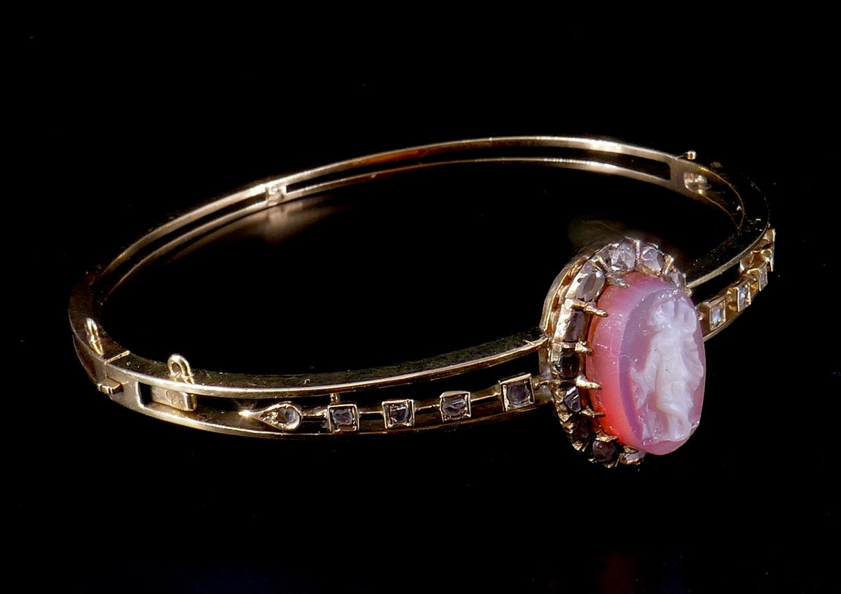 19th-century Gold Cameo Bracelet Depicting Diana The Huntress -photo-4