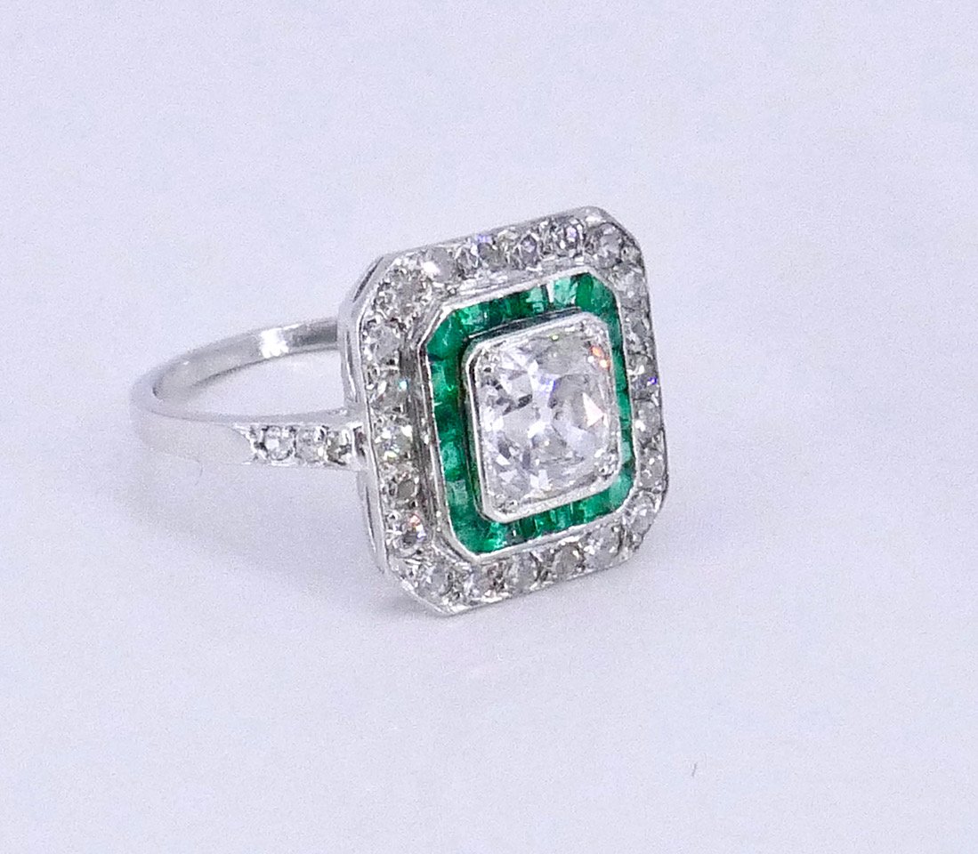 Bague Art déco diamant coussin émeraudes calibrés -photo-2
