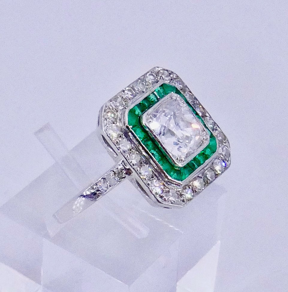 Bague Art déco diamant coussin émeraudes calibrés -photo-4