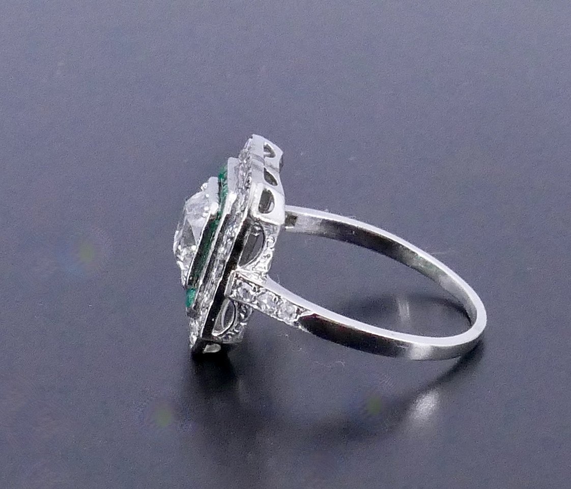 Bague Art déco diamant coussin émeraudes calibrés -photo-2
