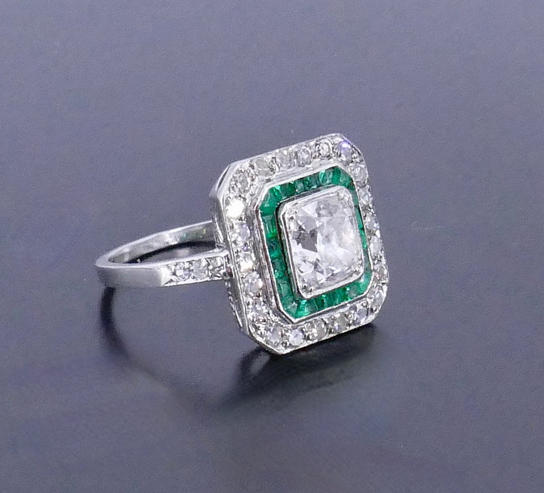 Bague Art déco diamant coussin émeraudes calibrés -photo-4