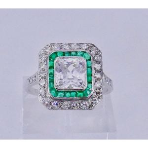 Art Deco Ring With A Cushion-cut Diamond And Calibrated Emeralds