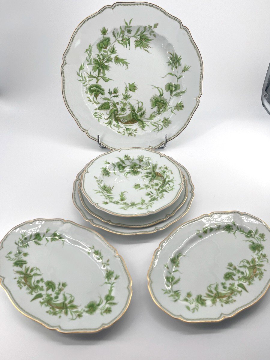 Limoges Haviland. Partie De Service De Table En Porcelaine, Modèle à La Corne. 49 Pièces -photo-2