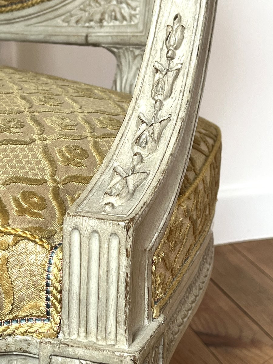 Fauteuil richement sculpté, Epoque Louis XVI. Attribué à DELAISEMENT -photo-4