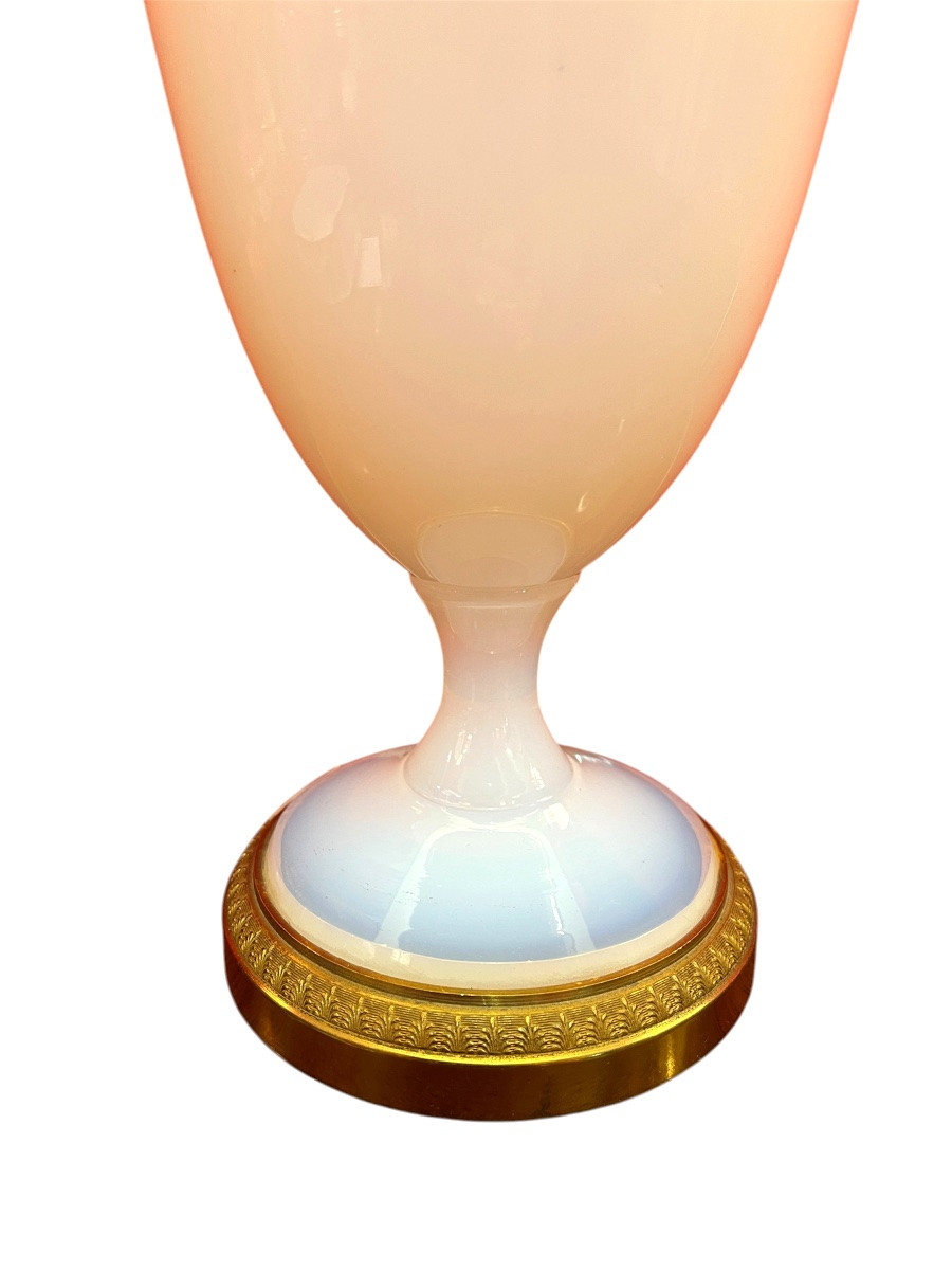 SÈVRES. Lampe en opaline .Signée -photo-1