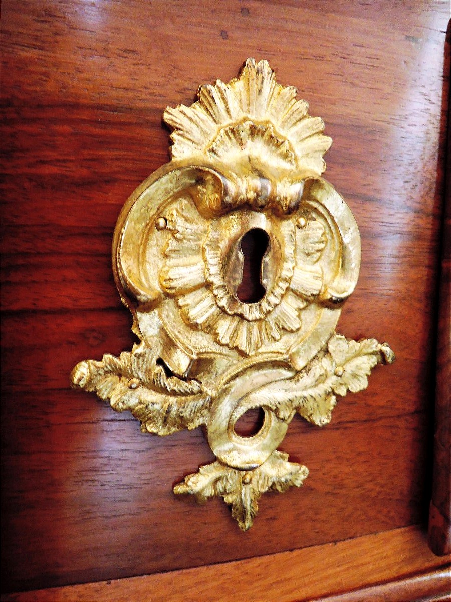 A Slightly Curved Mahogany Chest Of Drawers. Regence Period. 18th Century-photo-4