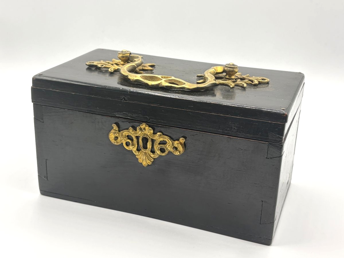 Coffret en bois noirci . Epoque Napoléon III