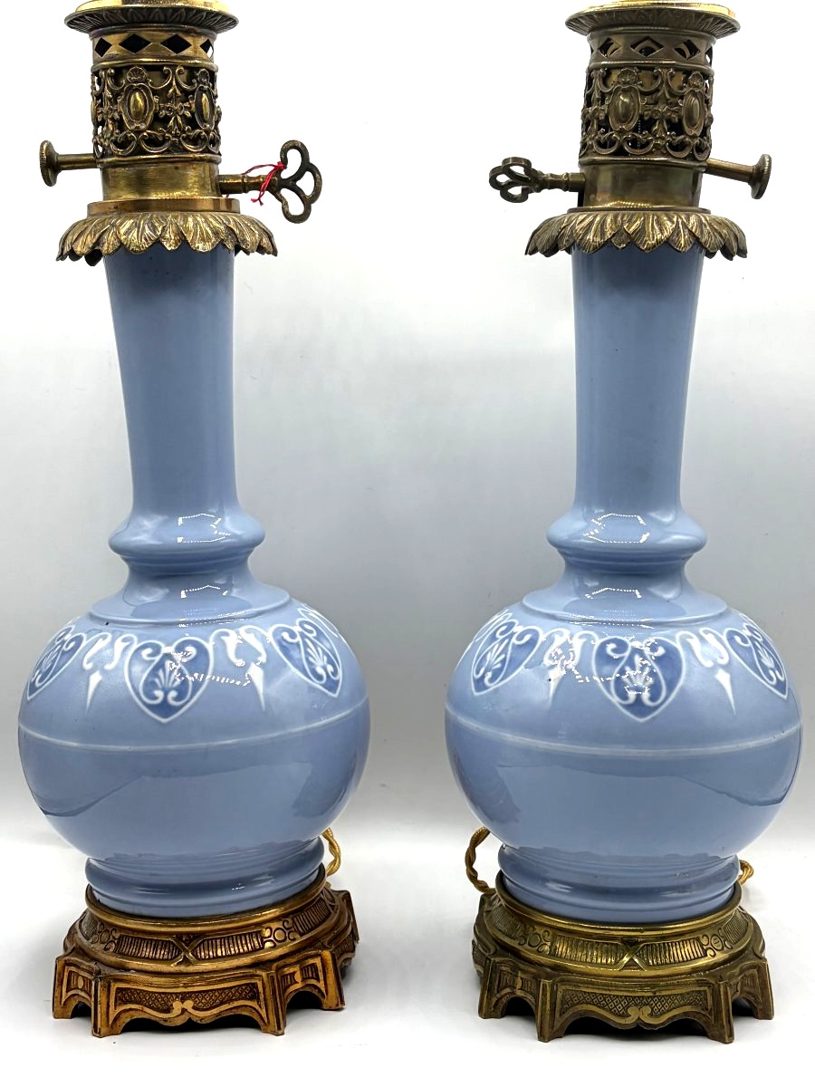 Paire de lampes en porcelaine. Style Art Déco