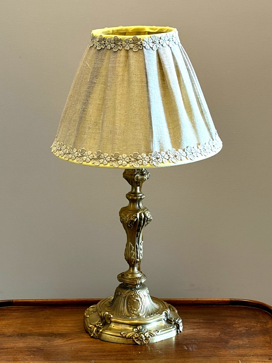 Bougeoir , d'une paire divisée, en bronze doré, monté en lampe .Epoque 19è siècle-photo-5