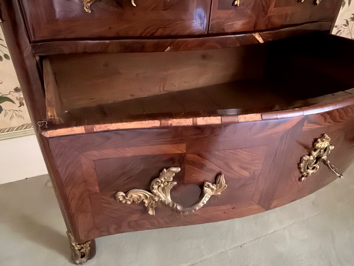 Commode  galbée Époque Régence -photo-1