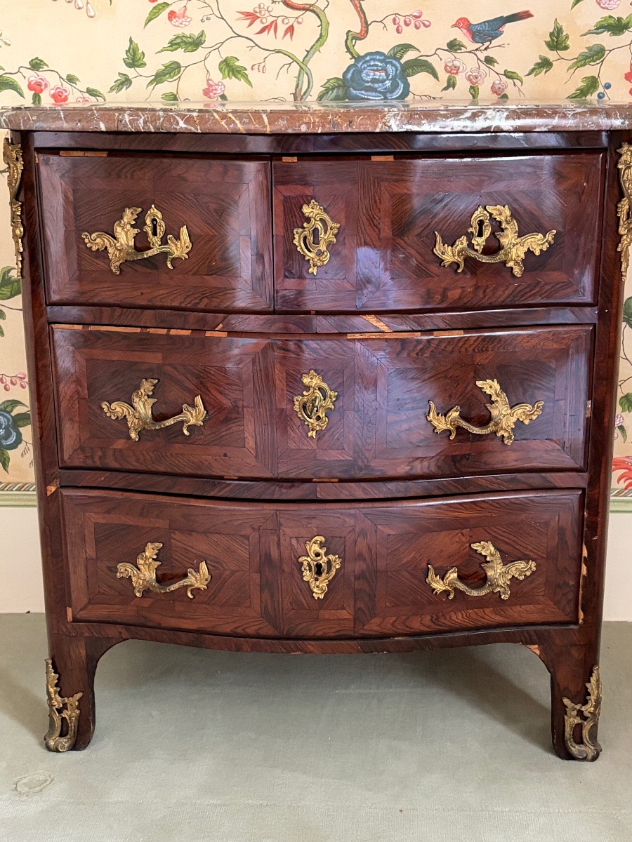 Commode  galbée Époque Régence 