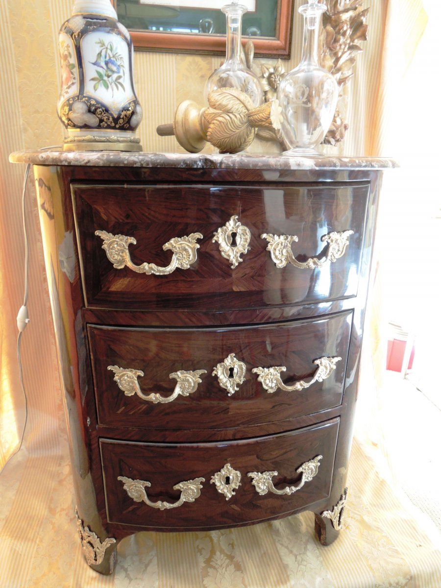 Petite Commode Galbée. Epoque Régence-photo-1