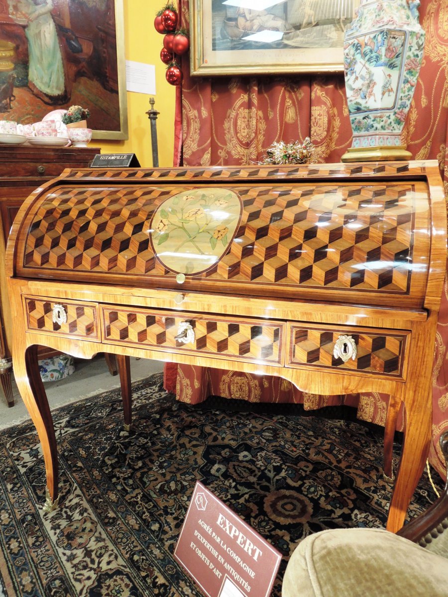 Bureau Cylindre à Marqueterie De Cubes Et Fleurs. Epoque Transition Louis XV-Louis XVI.  Attribué à Fidelys Schey