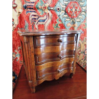 Petite Commode De Maîtrise. Epoque XVIIIè Siècle