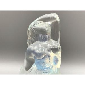 Sculpture en verre ,signée SABINO. "Femme à l'éveil"