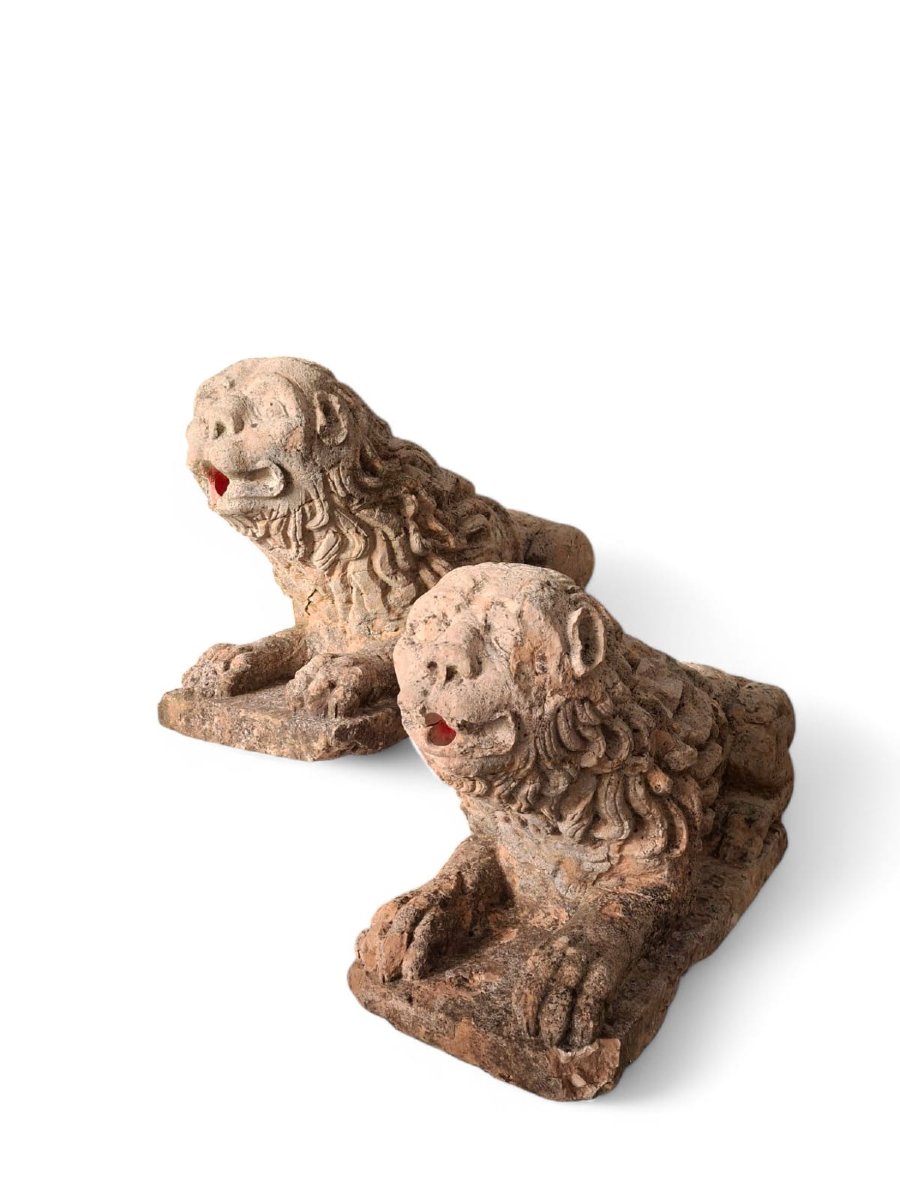 Paire De Lions Médiévaux En Pierre Rose-photo-2