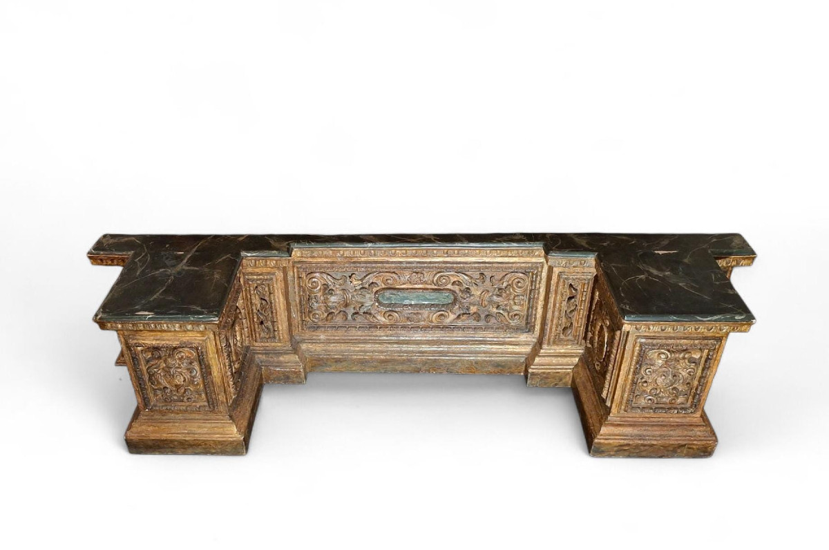 Base de cadre en bois doré et sculpté