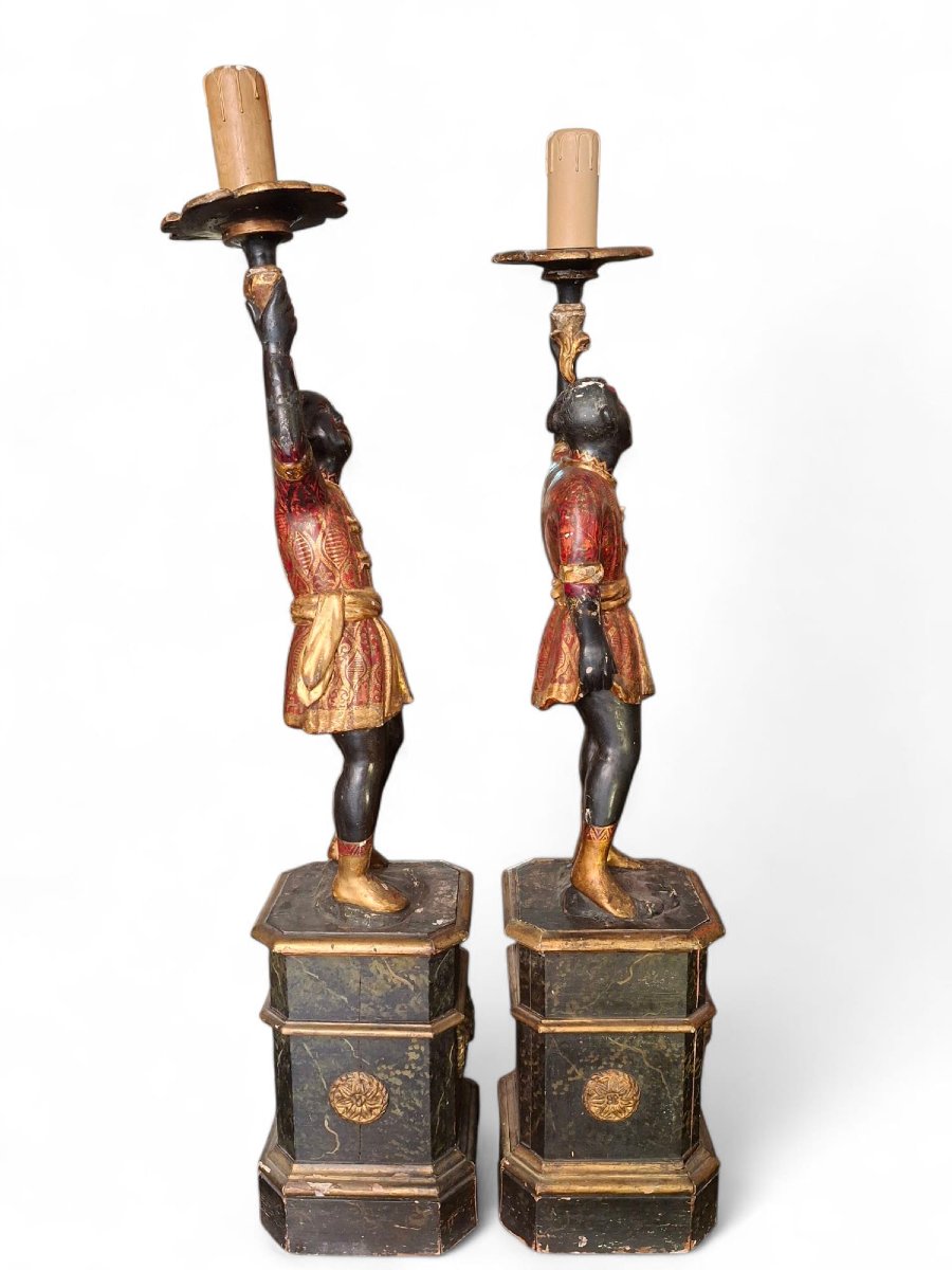 Paire de maures en bois sculpté, laqué et doré-photo-1