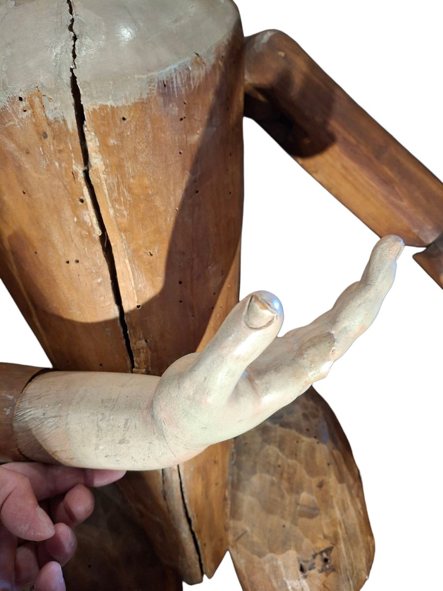 Mannequin articulé représentant une figure féminine-photo-1