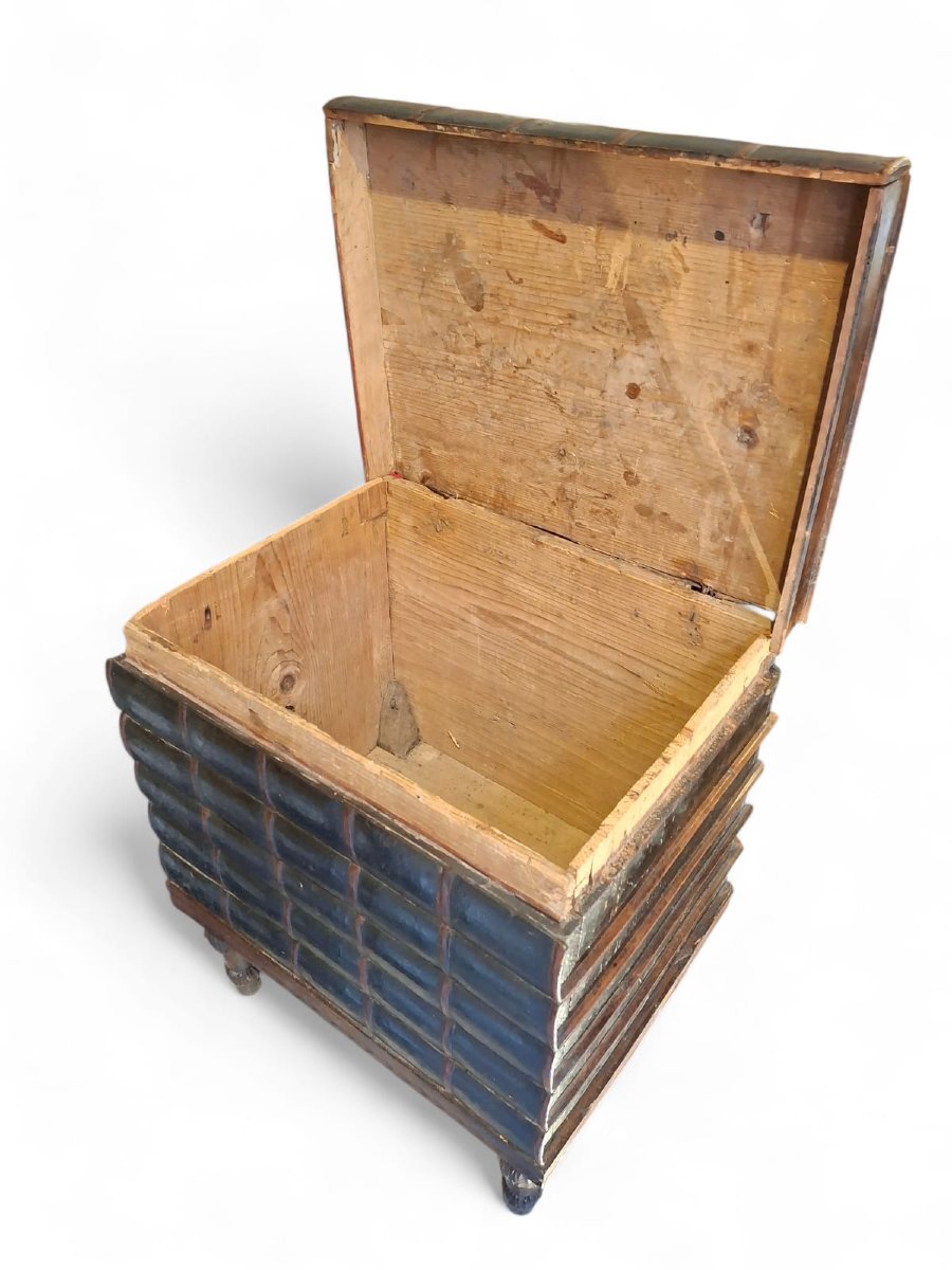 Table d'appoint en bois sculpté en forme de coffre-photo-2