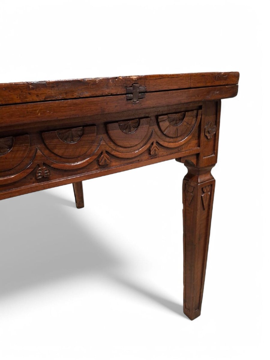 Grande table pliante en noyer sculpté-photo-1