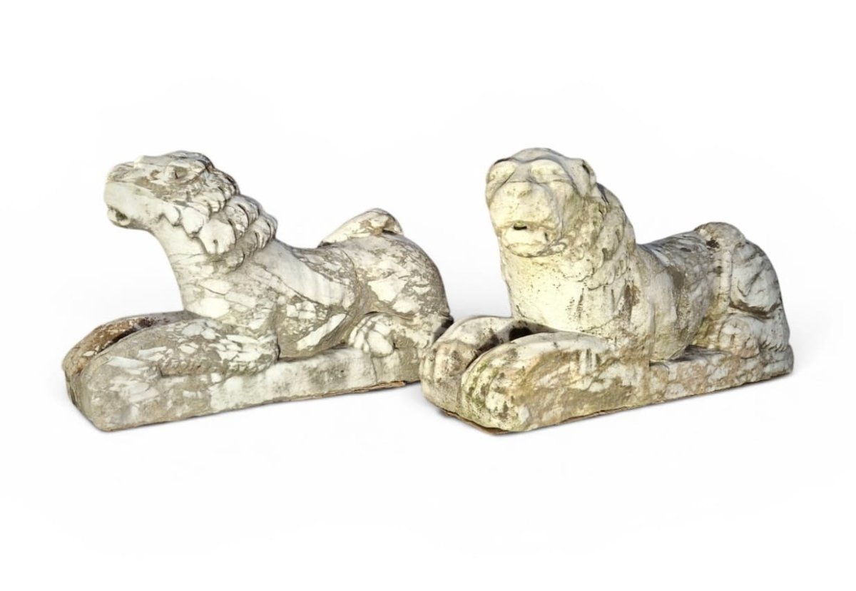 Paire de lions accroupis, sculptures en marbre-photo-2