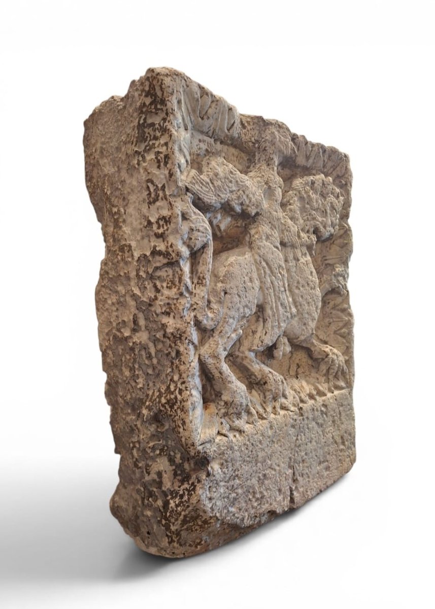 Bas-relief médiéval-photo-2