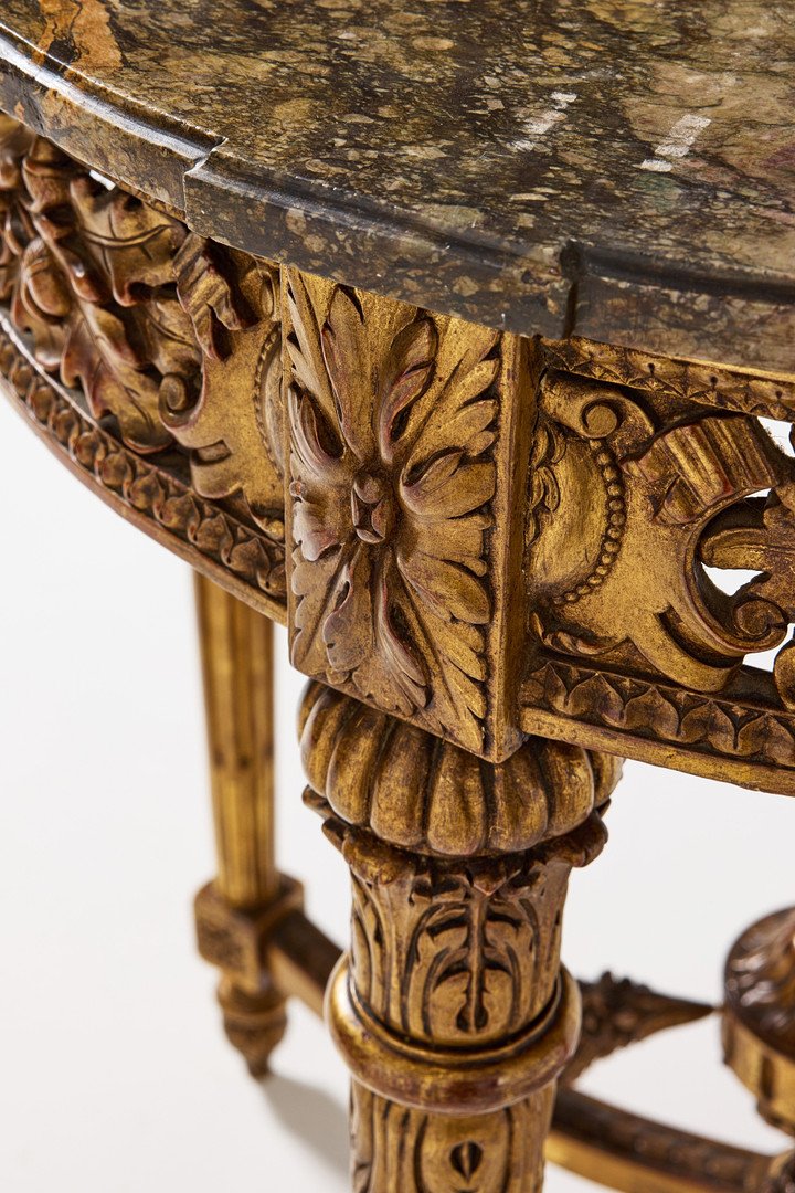 Round, Carved Side Table Made Of Gilded Wood-photo-1