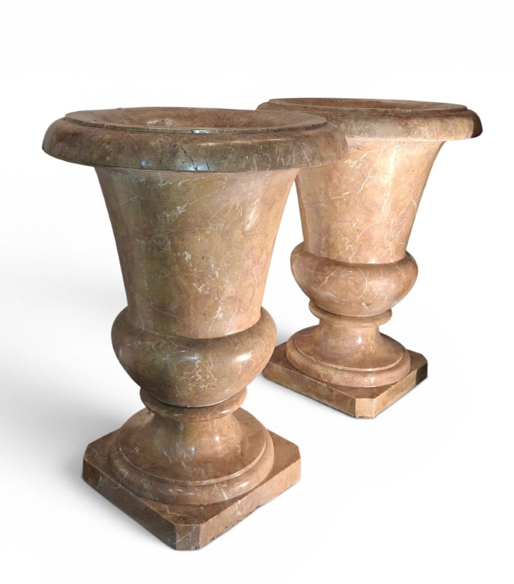 Paire de vases calices en marbre brèche rose