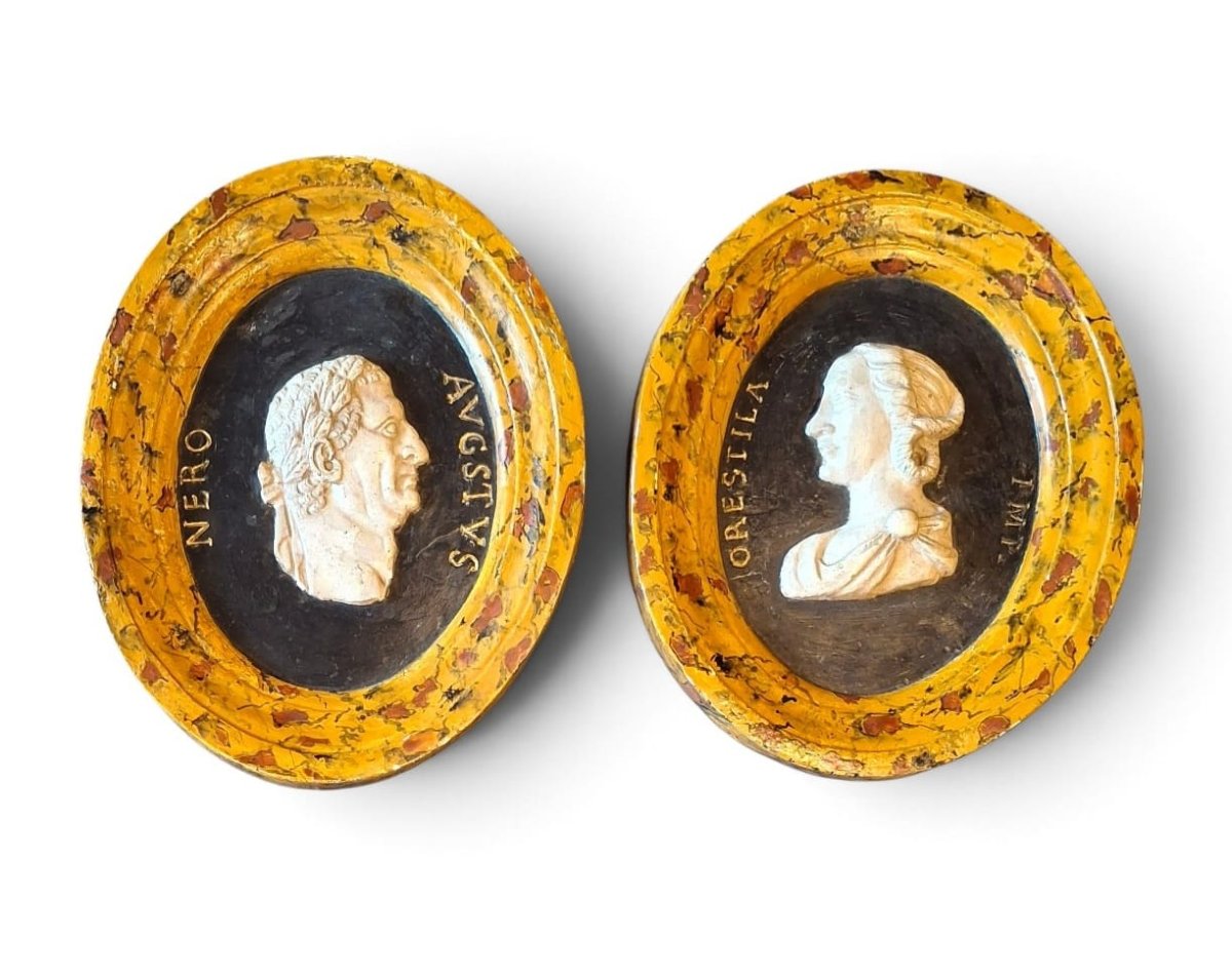 Paire de médaillons néoclassiques
