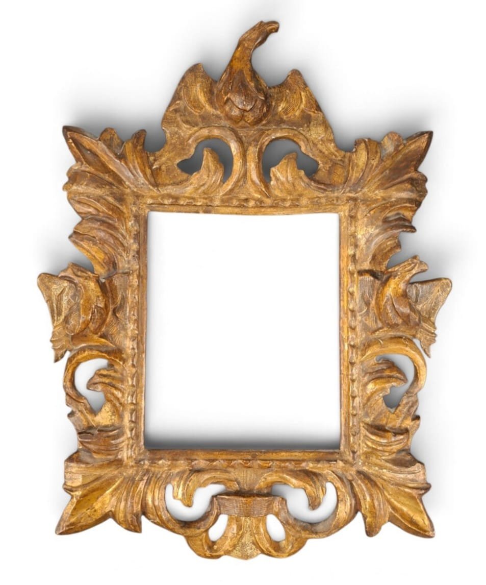 Cadre en bois doré du XVIIIe siècle