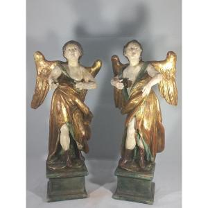 Pair Of Winged Cherubs In Lacquered And Gilded Wood