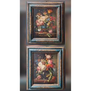 Paire de natures mortes représentant des vases de fleurs