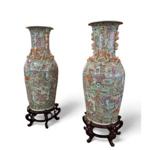 Paire de grands vases en porcelaine