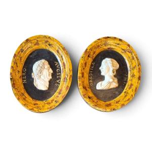Paire de médaillons néoclassiques