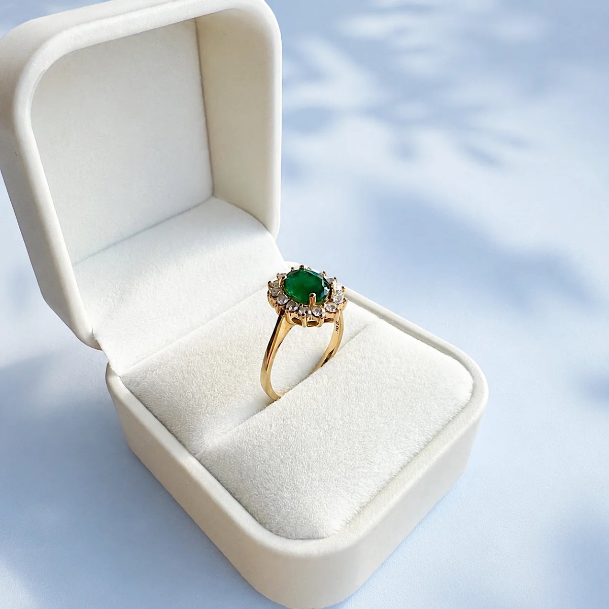 18k Yellow Gold Emerald And Diamond Daisy Ring -photo-4