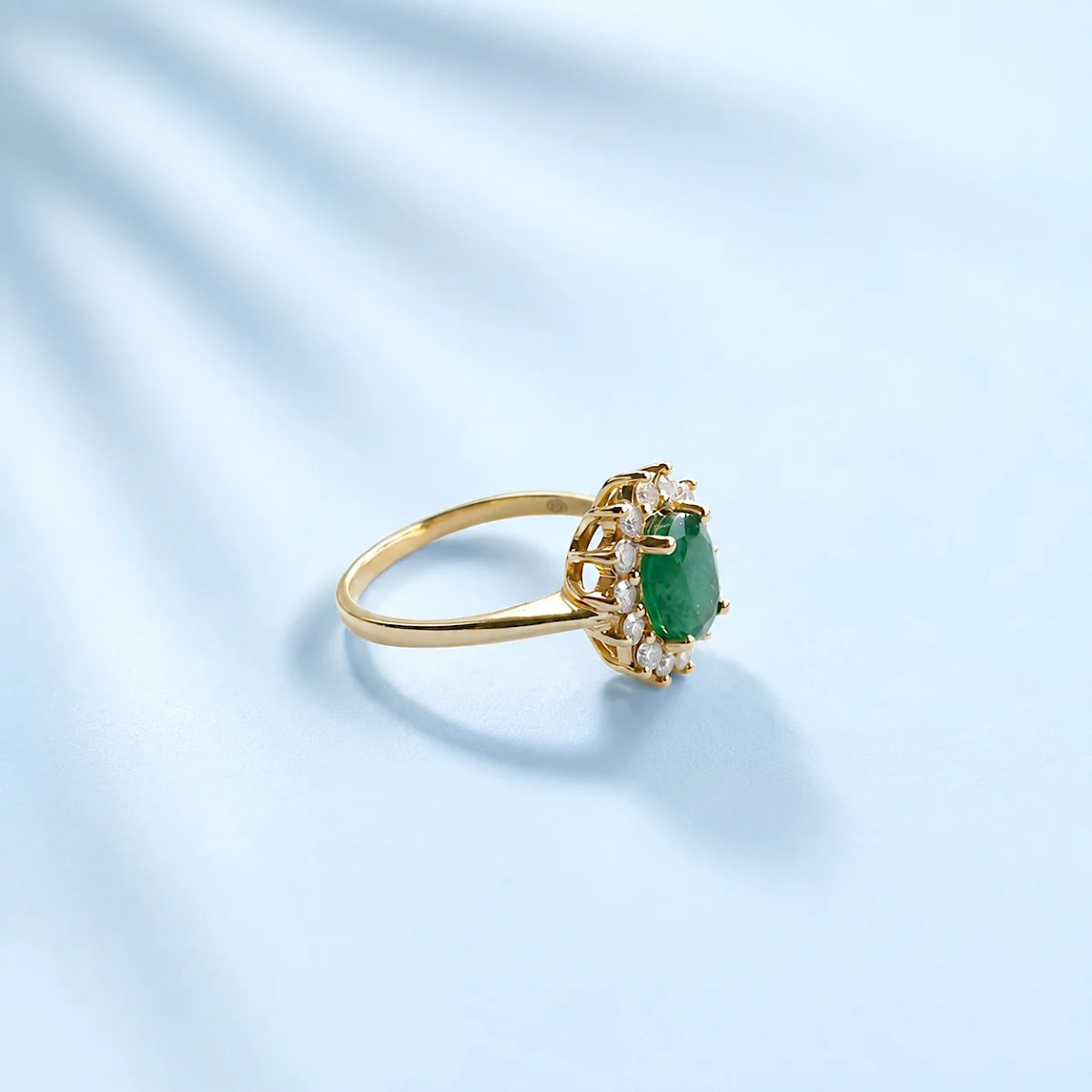 18k Yellow Gold Emerald And Diamond Daisy Ring -photo-2