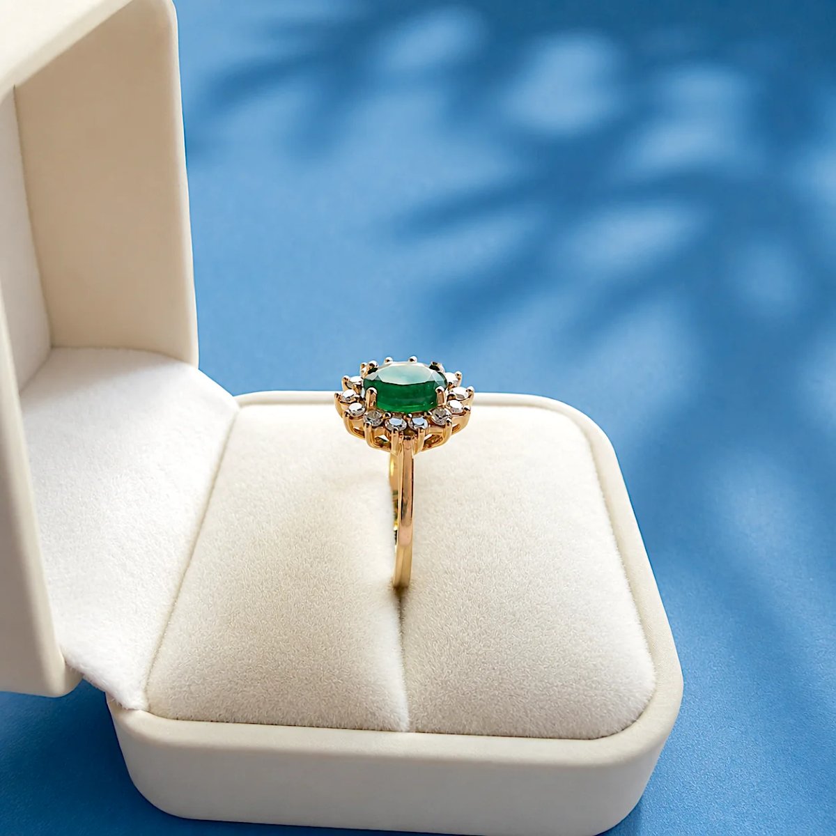 18k Yellow Gold Emerald And Diamond Daisy Ring -photo-3