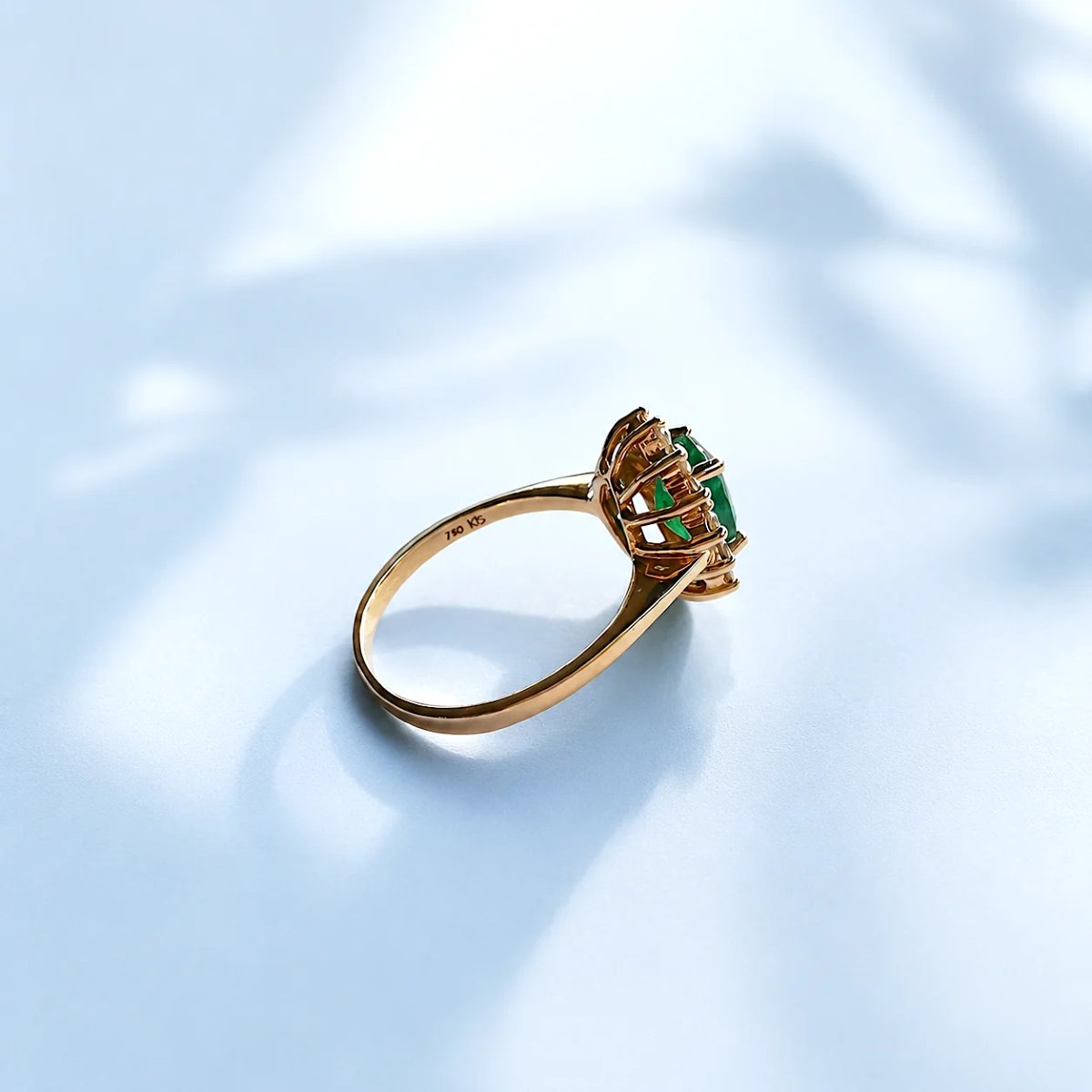 18k Yellow Gold Emerald And Diamond Daisy Ring -photo-5