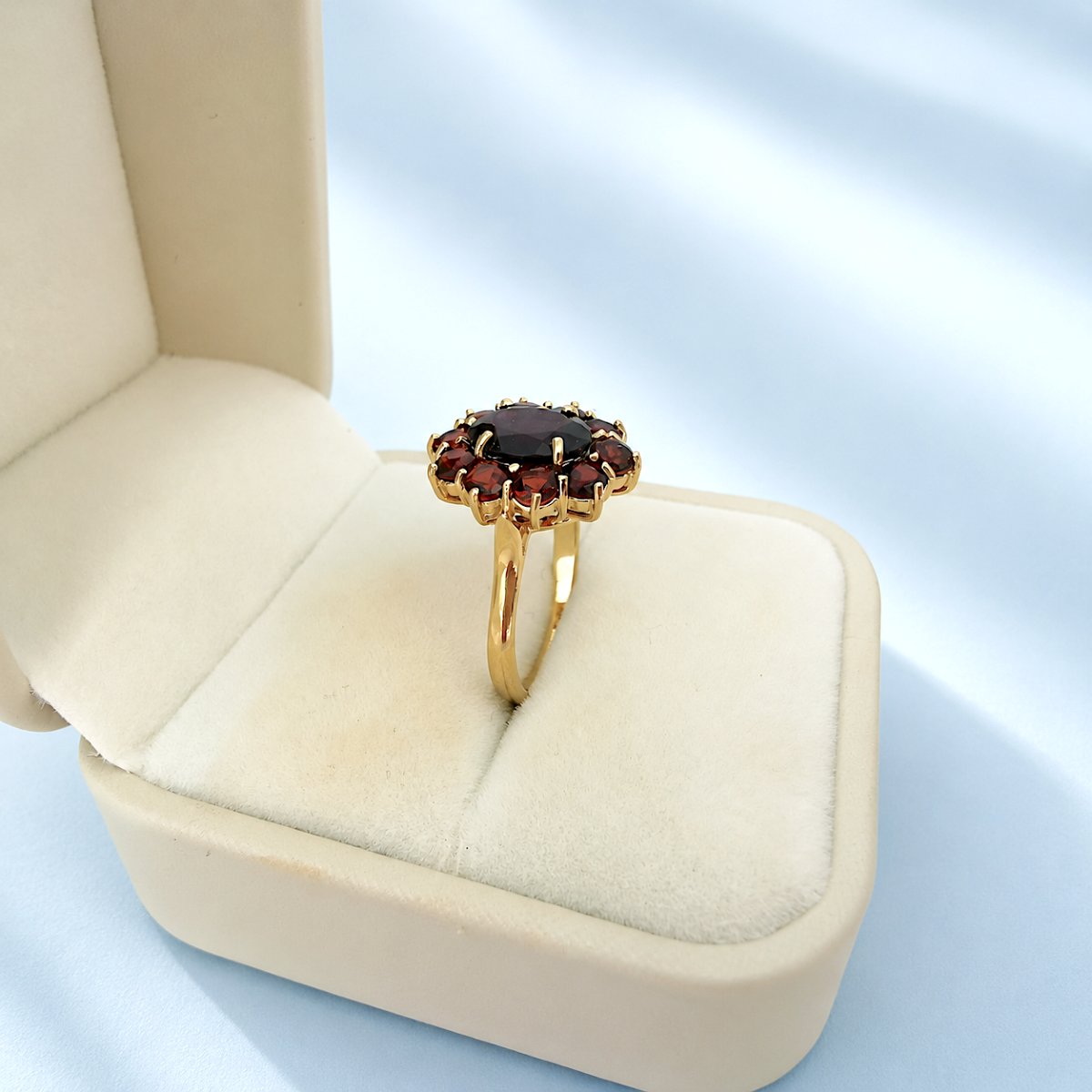 18k Yellow Gold Daisy Garnet Ring-photo-4