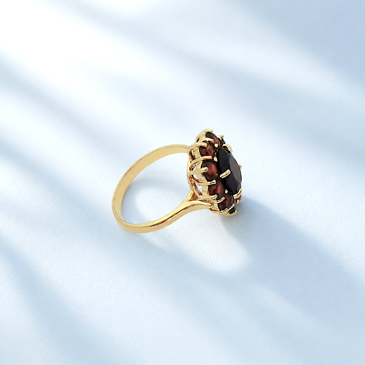 18k Yellow Gold Daisy Garnet Ring-photo-2