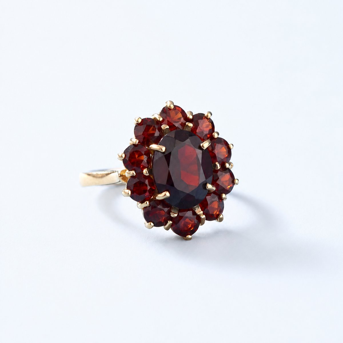 18k Yellow Gold Daisy Garnet Ring