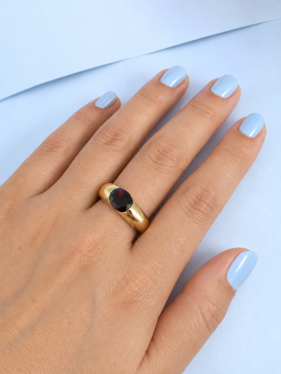 Stunning 18k Yellow Gold Curved Bangle Ring With Garnet-photo-2